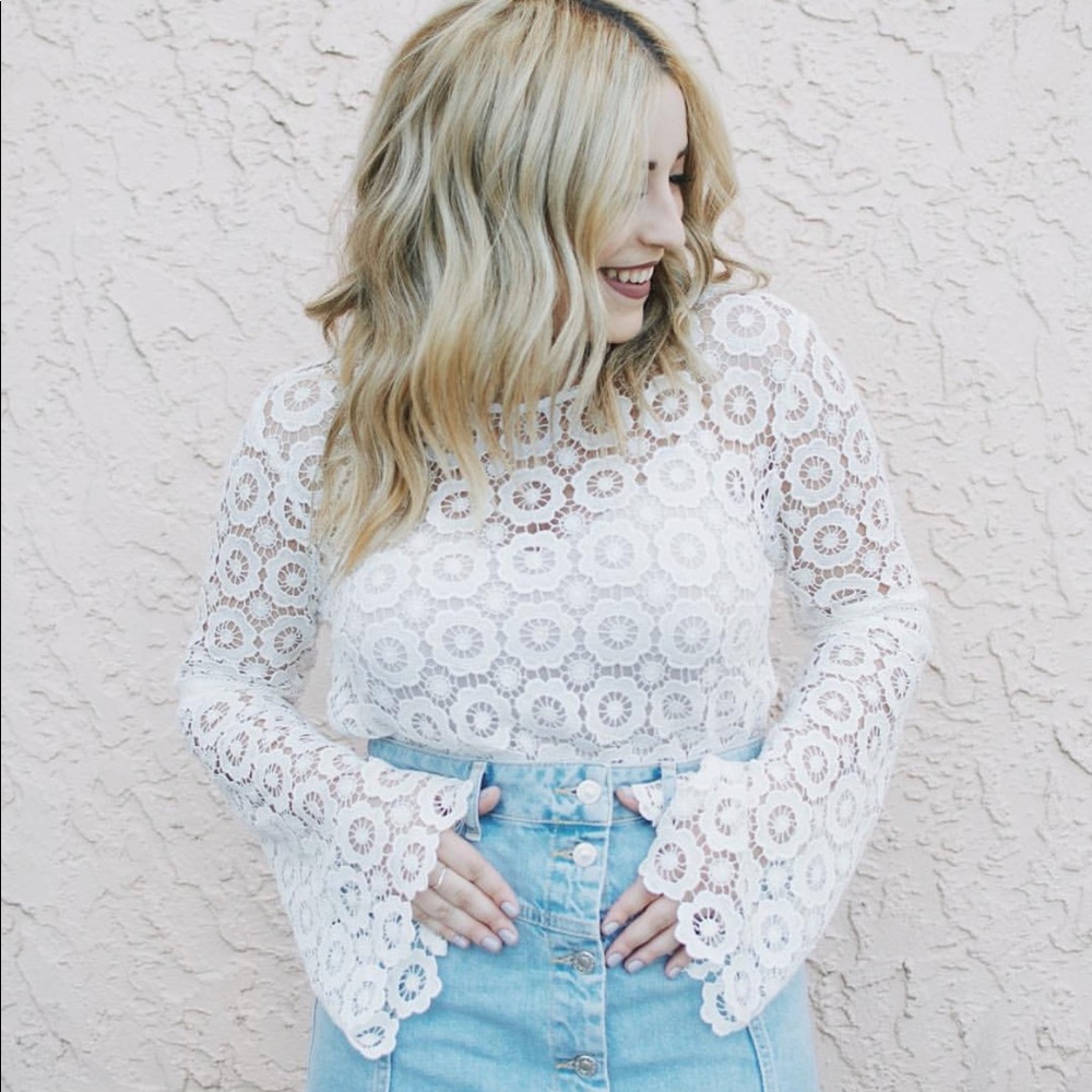 Forever 21 Lace Bell Sleeve Top | Size Large